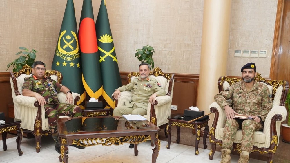 Pakistan’s HIT chairman, Bangladesh army chief discuss defense cooperation